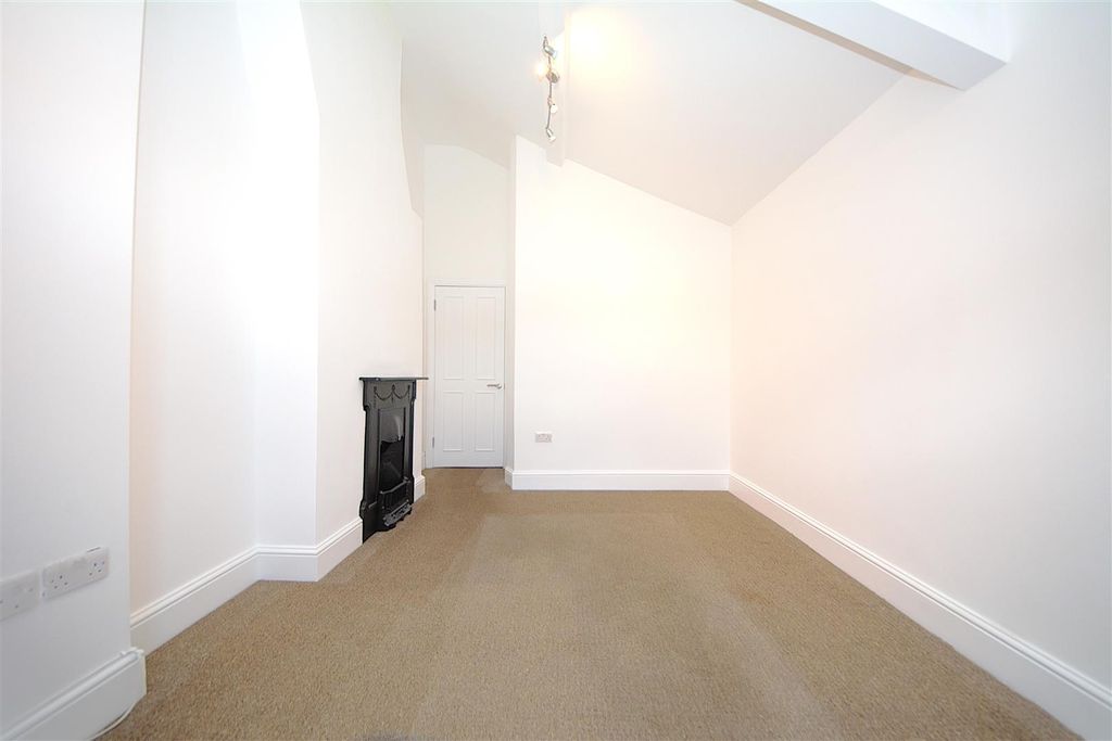 Property photo 3 of 7 R2.Jpg