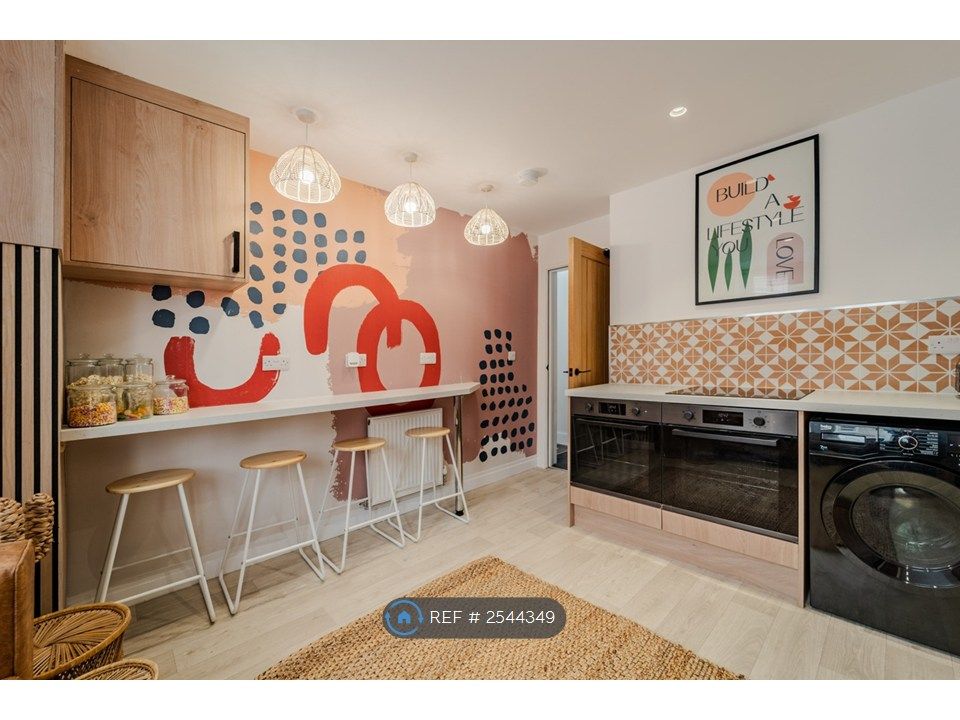 Property photo 2 of 13 Communal Area At 23 Charlotte St