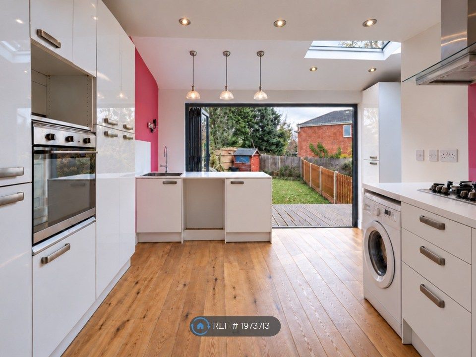 Property photo 1 of 7 Kitchen