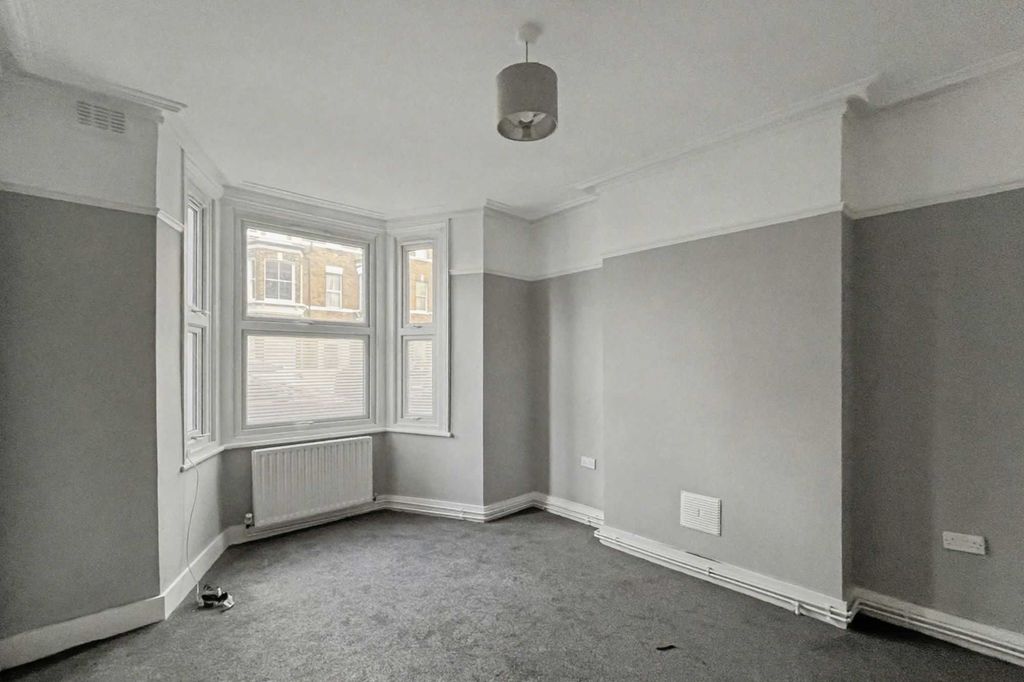 Property photo 3 of 15 9A Rush Hill Road, Battersea, London Sw11 5Nw
