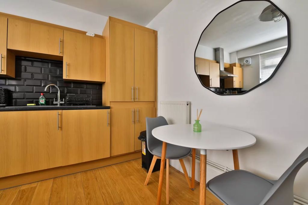 Property photo 3 of 11 Dining Area