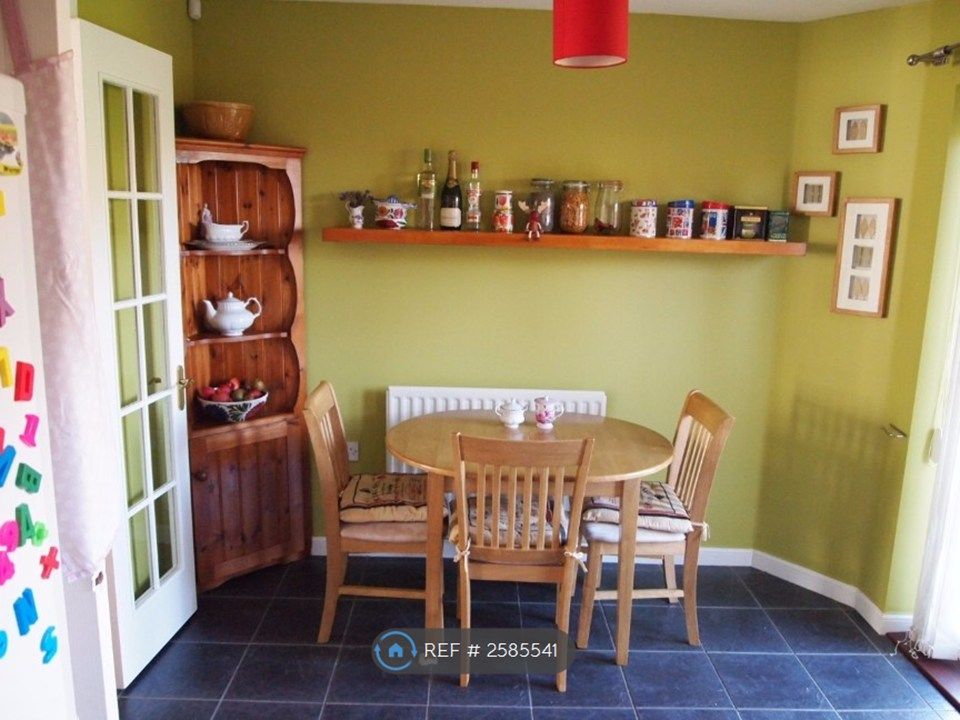 Property photo 3 of 9 Kitchen