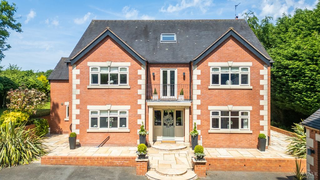 Property photo 1 of 41 5035702