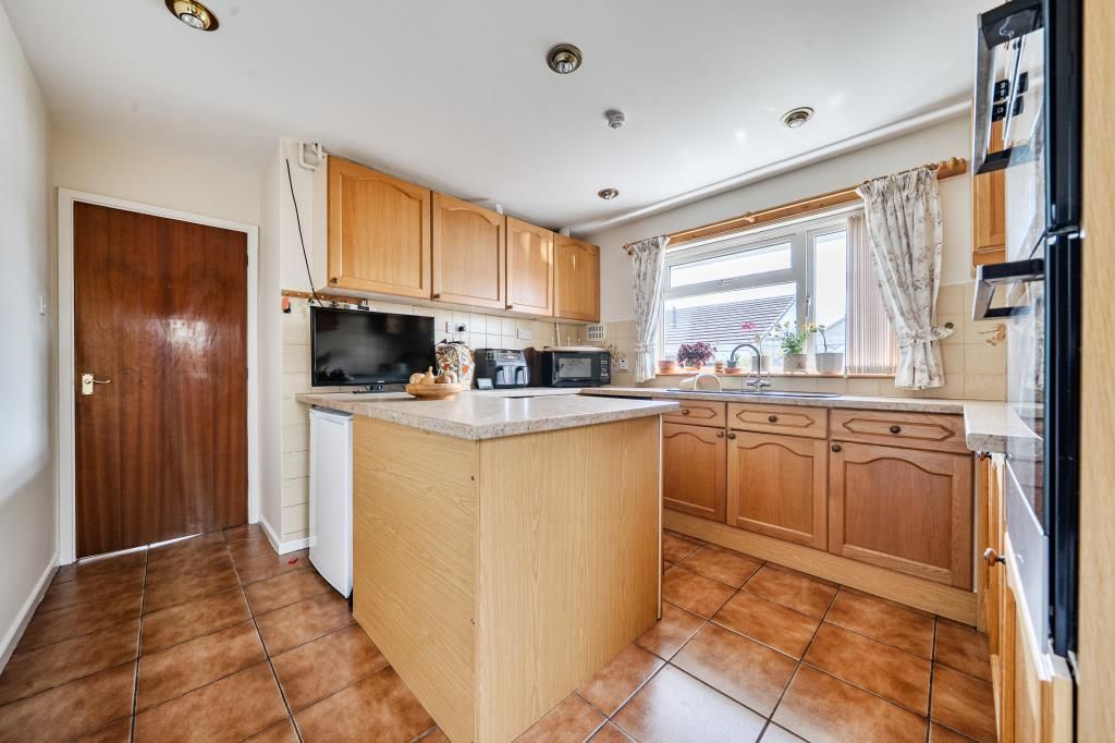 Property photo 3 of 18 Kitchen