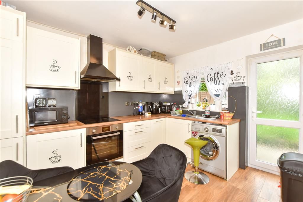 Property photo 1 of 7 Kitchen