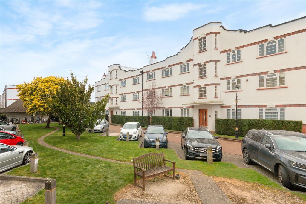 Property photo 1 of 9 External