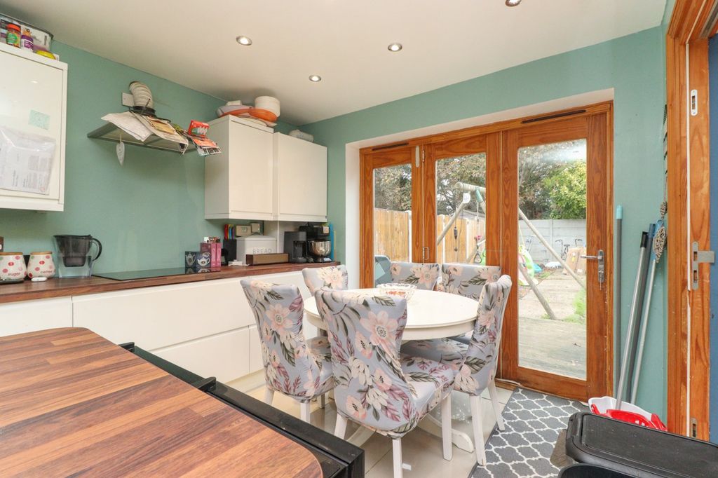 Property photo 2 of 17 Picture 2