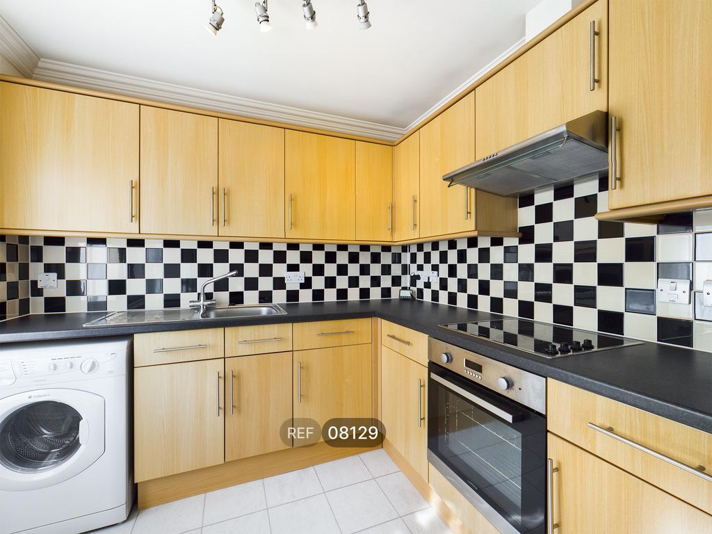 Property photo 3 of 6 Kitchen