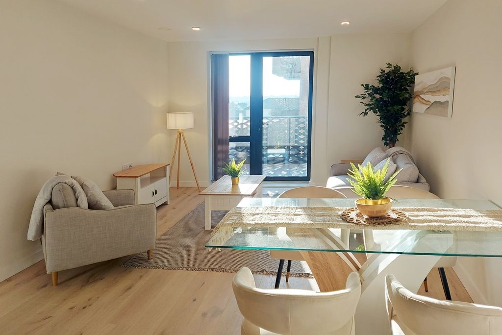 Property photo 1 of 10 Living