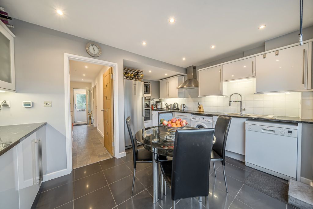 Property photo 3 of 15 1353635-17-68c466...
