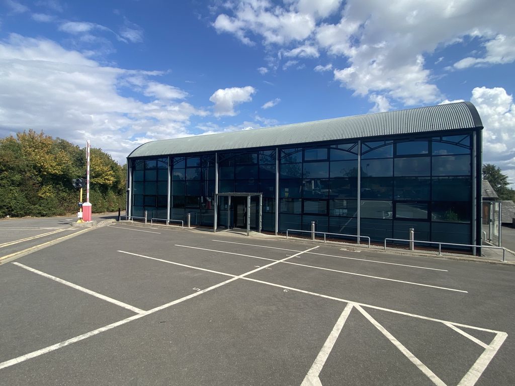 Property photo 1 of 16 High Quality Office Building