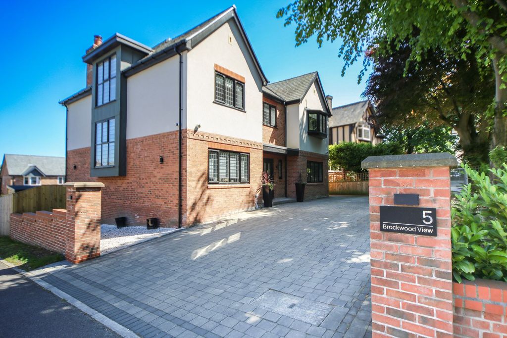 Property photo 1 of 58