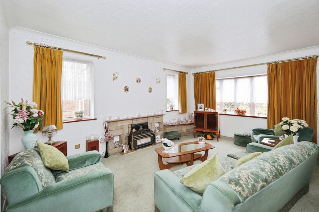 Property photo 2 of 17 Photo