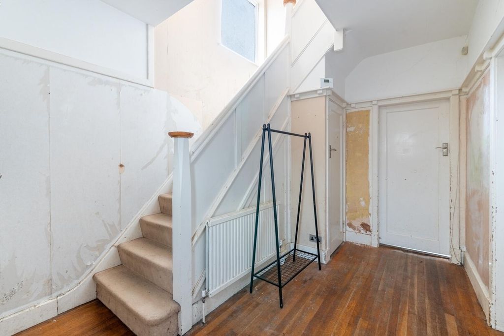 Property photo 2 of 16 Hallway