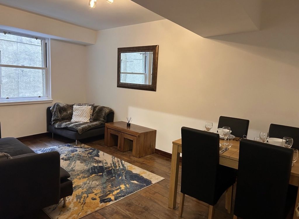 Property photo 3 of 7 Lounge