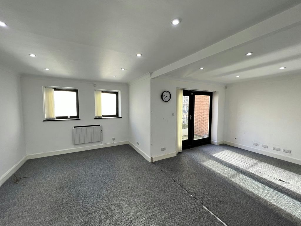 Property photo 3 of 11 Openplan Main Floor