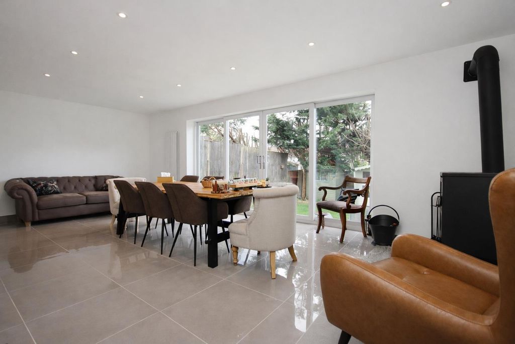 Property photo 2 of 18 Da1A9B9E-cc1B-46A5-851A-13d1c96c3Df9.Png