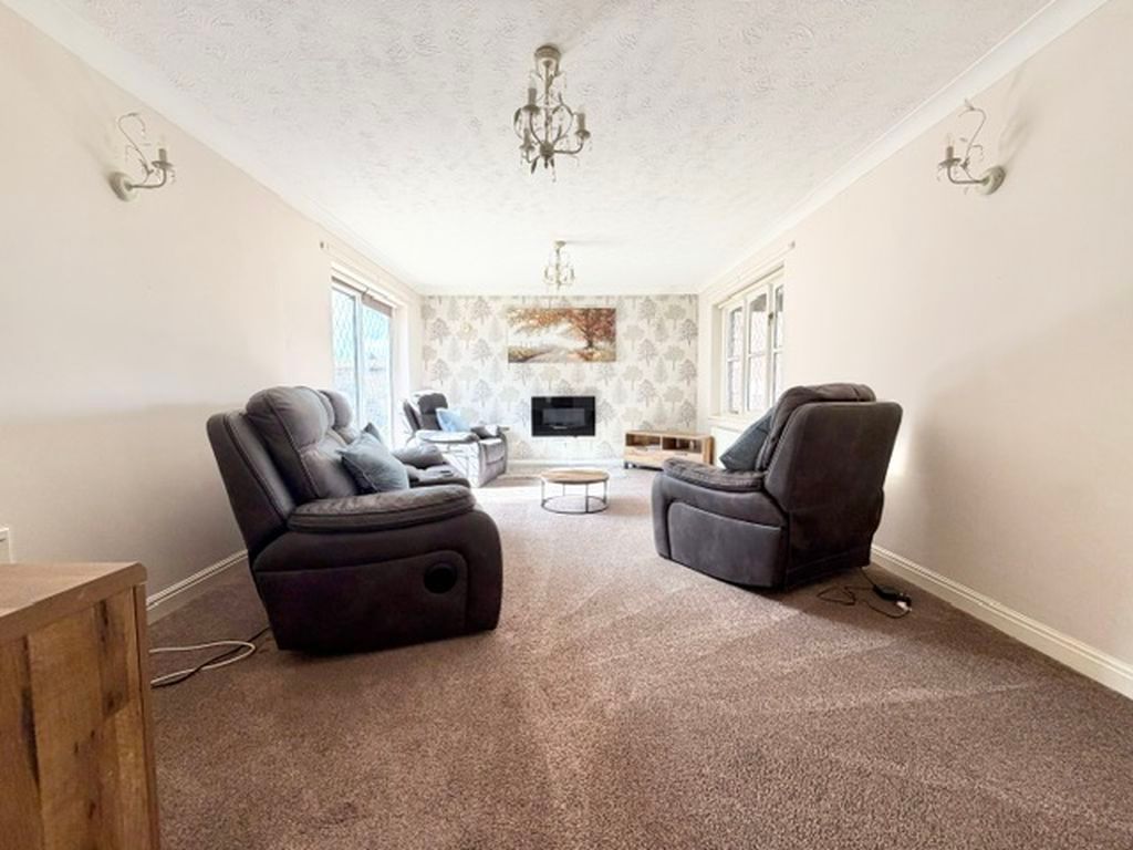 Property photo 2 of 23 Lounge