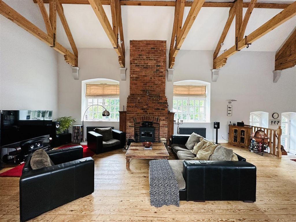 Property photo 2 of 34