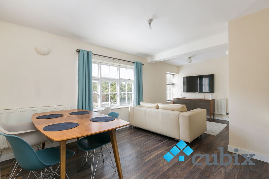 Property photo 3 of 12