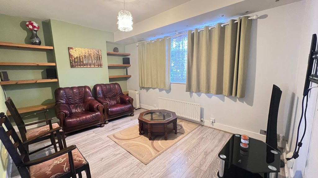 Property photo 2 of 11