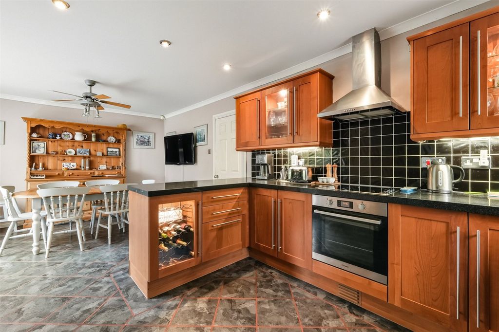 Property photo 3 of 24 Kitchen