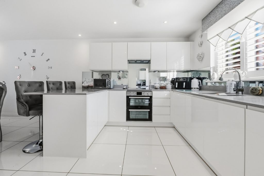 Property photo 1 of 26 5135740