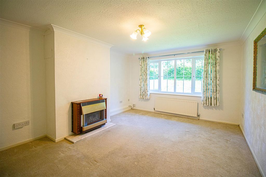 Property photo 3 of 7 Living Room