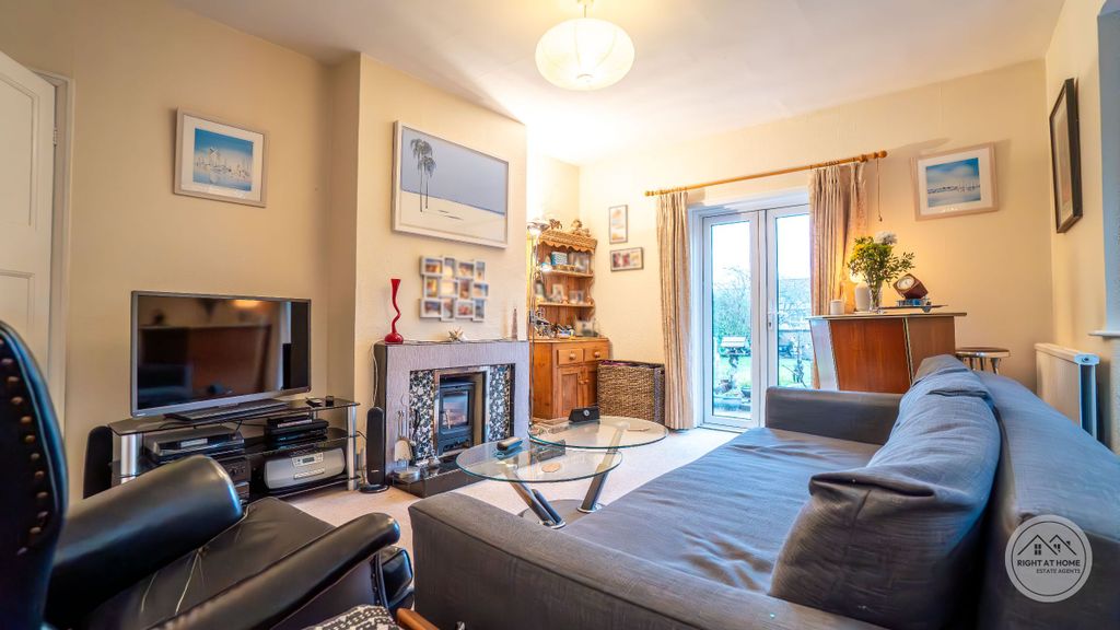 Property photo 3 of 33