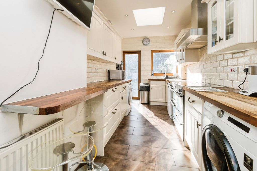 Property photo 3 of 30 Pbox-Img.Jpg