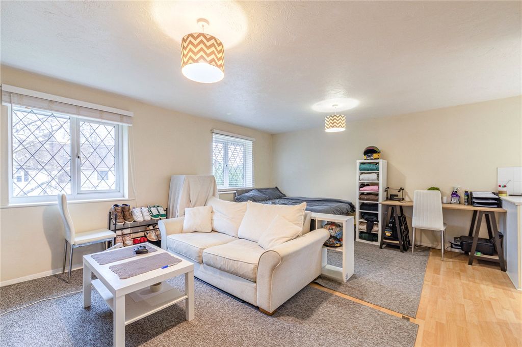 Property photo 2 of 9 Studio Living