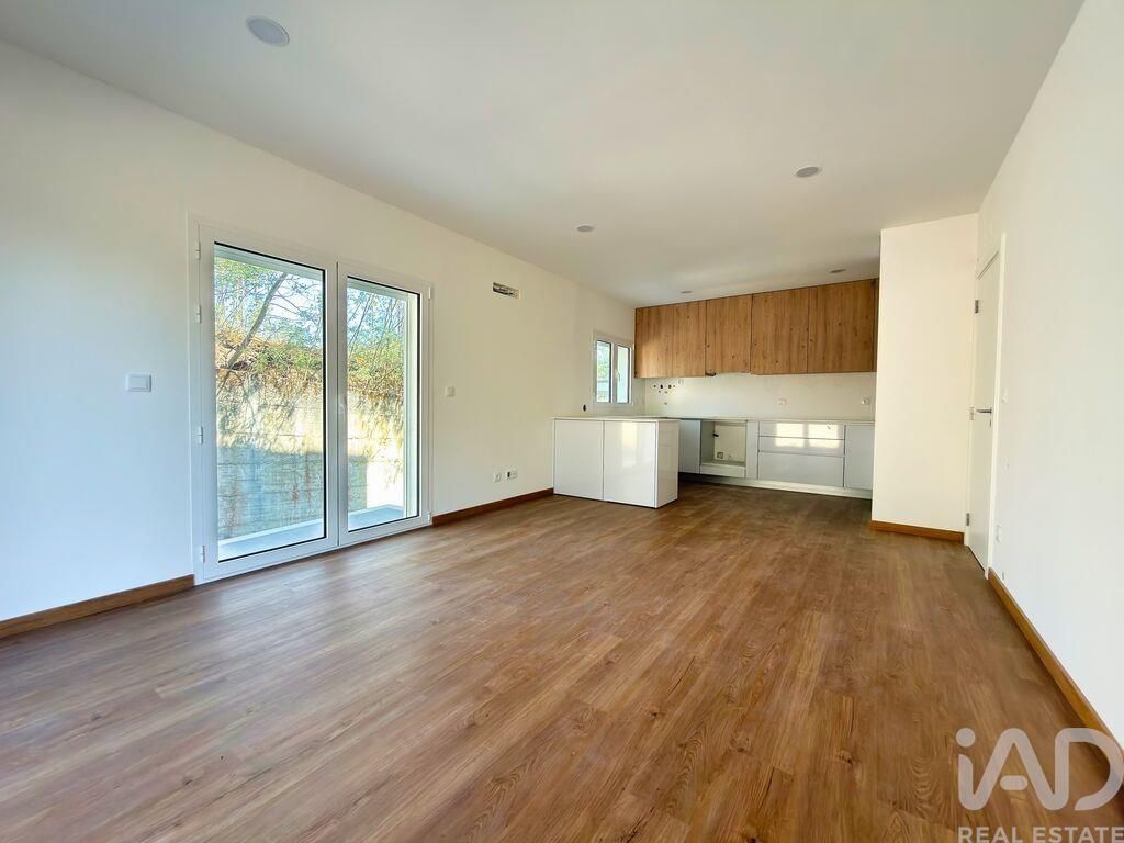 Property photo 2 of 27