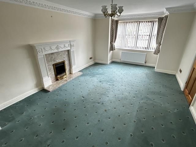Property photo 3 of 16 Lounge