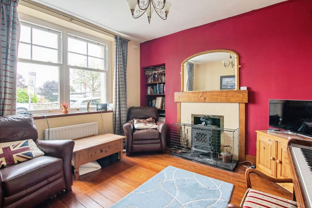 Property photo 2 of 20