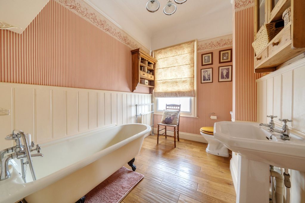 Additional image 15 of 3 bed semi-detached house for saleHigh Street, Fareham, Hampshire PO16