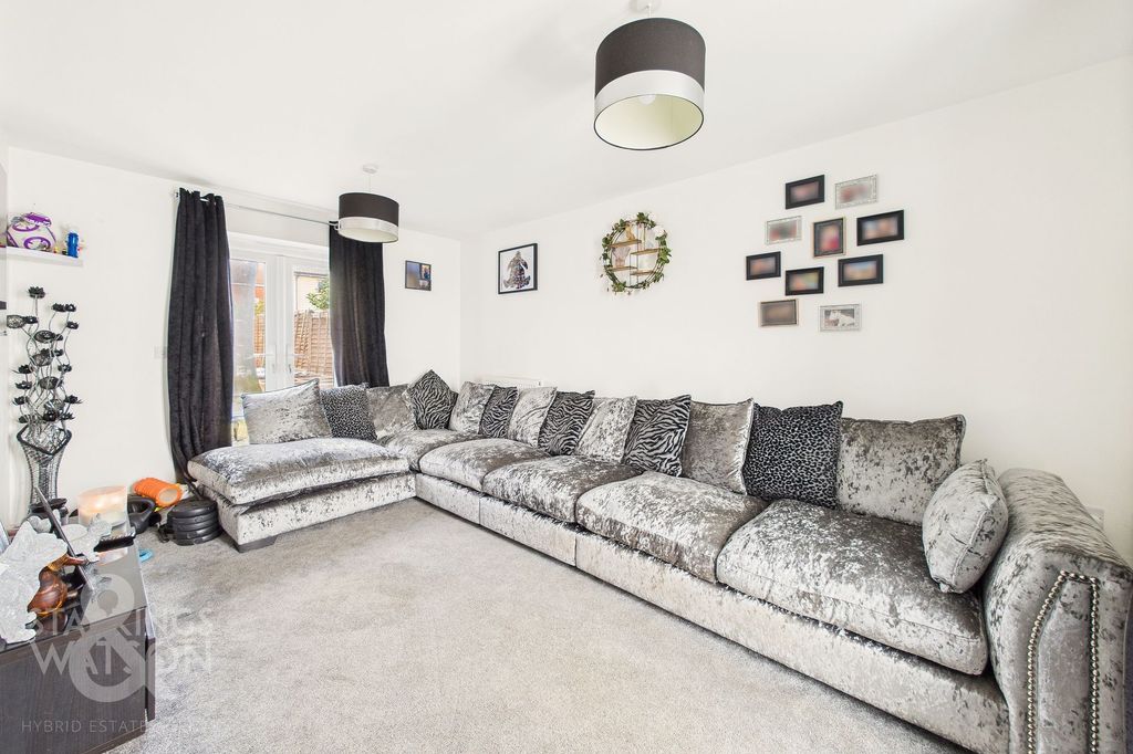 Property photo 3 of 21