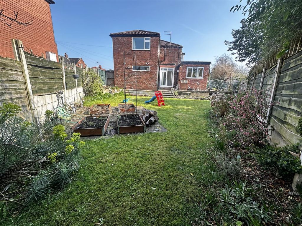 Property photo 2 of 20 Garden To Side