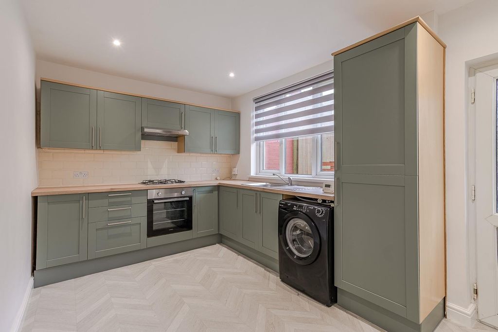 Property photo 3 of 21 Kitchen