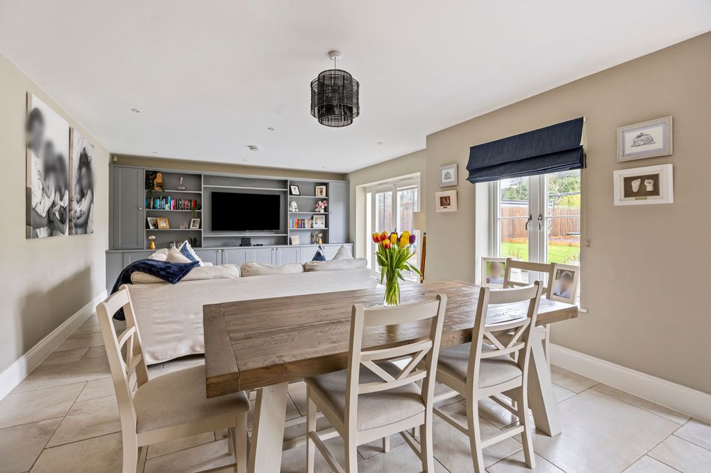 Property photo 3 of 40