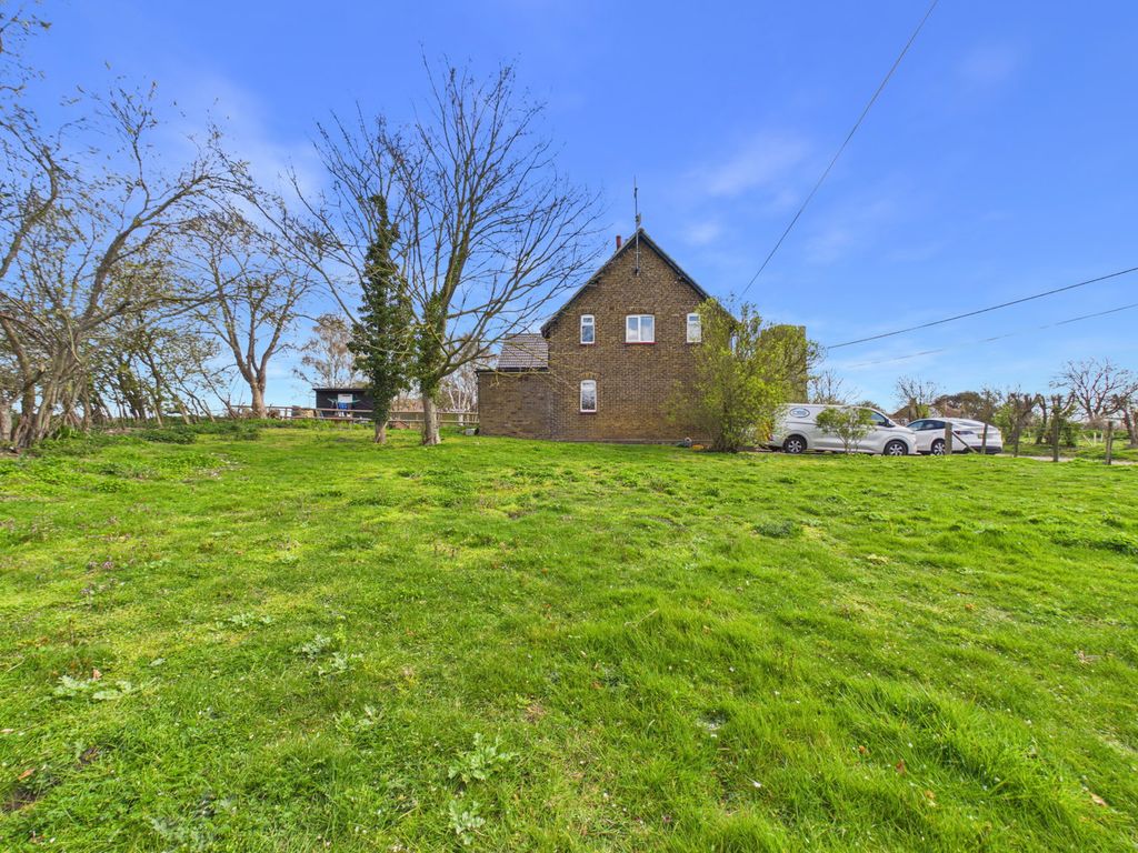 Property photo 2 of 11