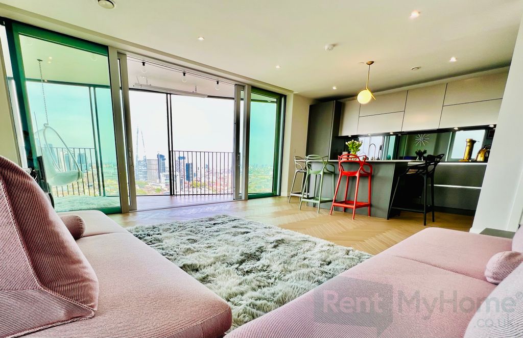 Property photo 2 of 11 3Guitar.Jpeg