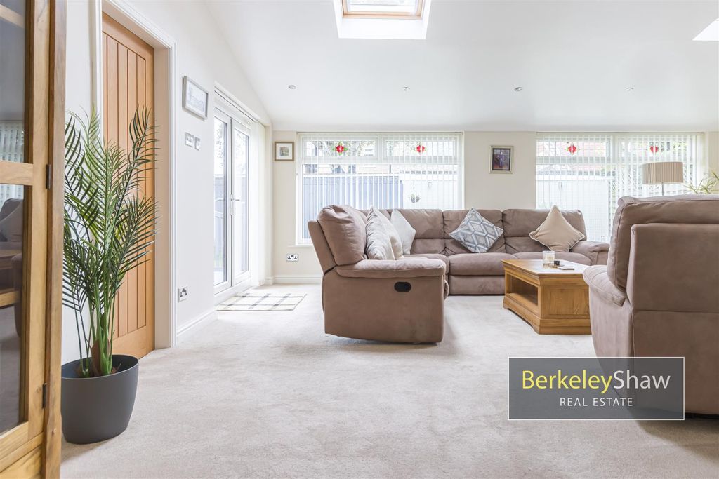 Property photo 3 of 43 53 Wicks Lane Formby L372Yd 012.Jpg