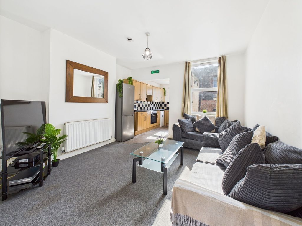 Property photo 1 of 11 A Bright And Spacious Living Room With A Large Sof...