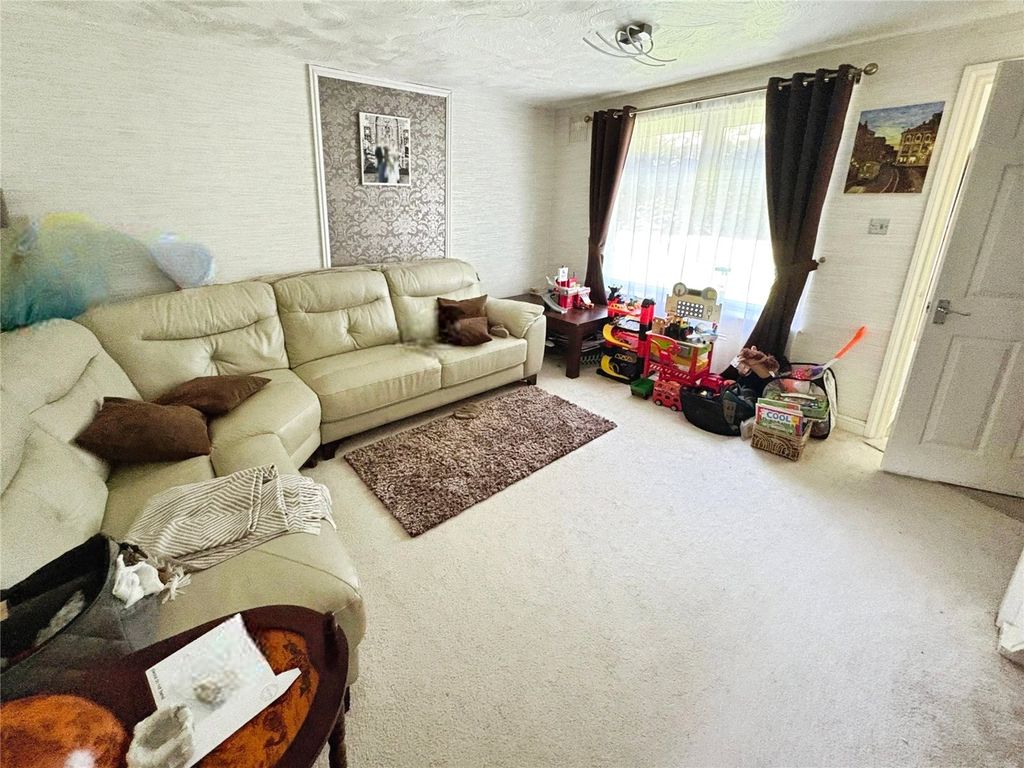 Property photo 2 of 8 Picture No. 15