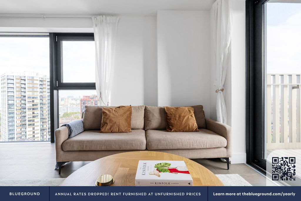 Property photo 3 of 23 Living Room