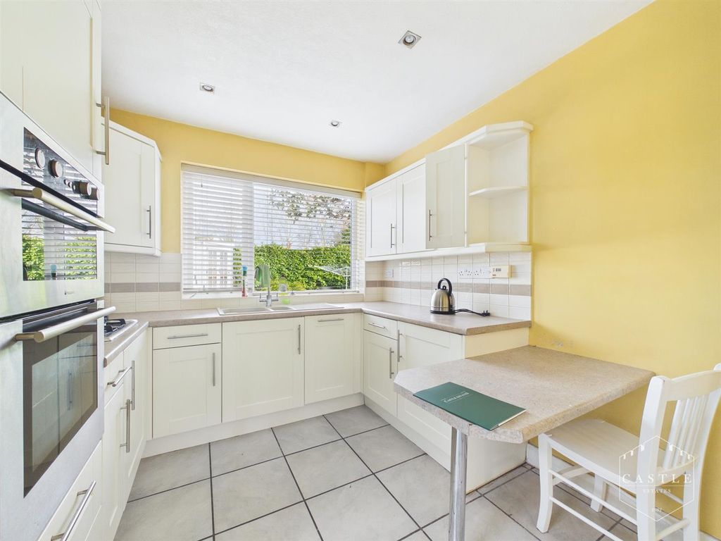 Property photo 2 of 17 Kitchen