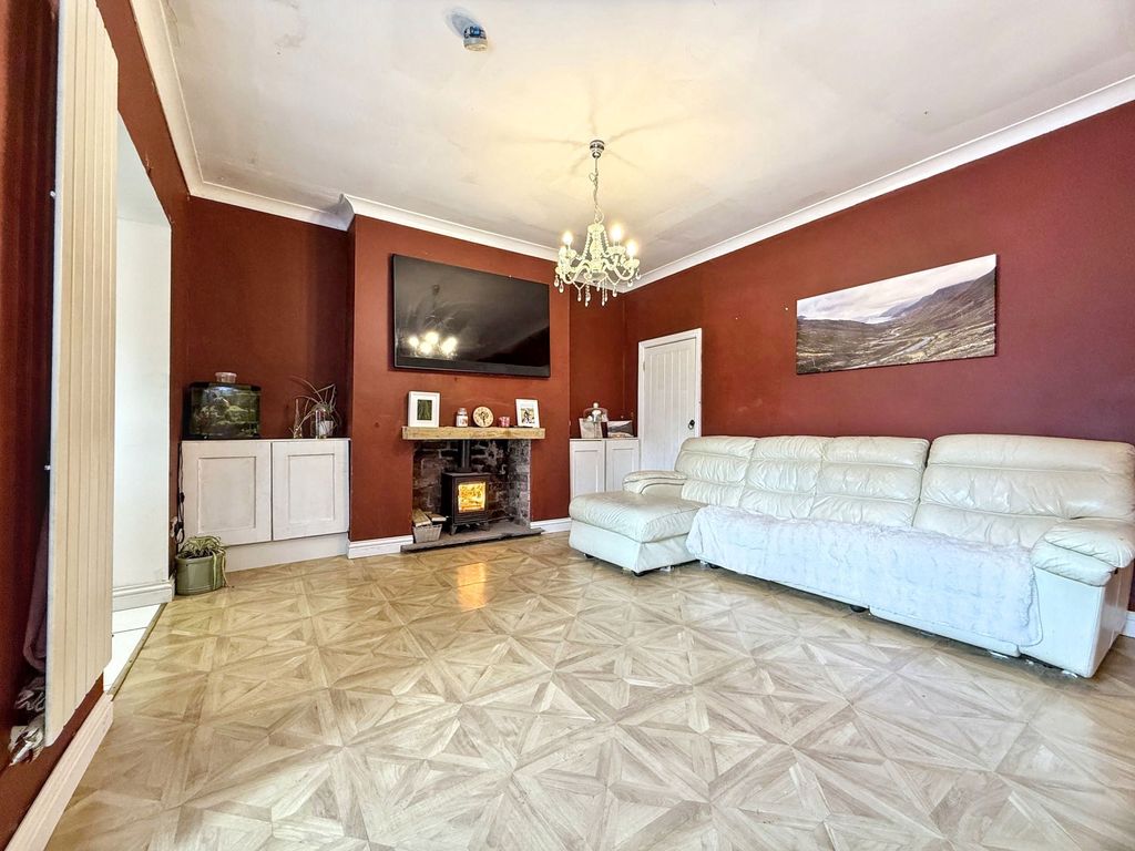 Property photo 3 of 27