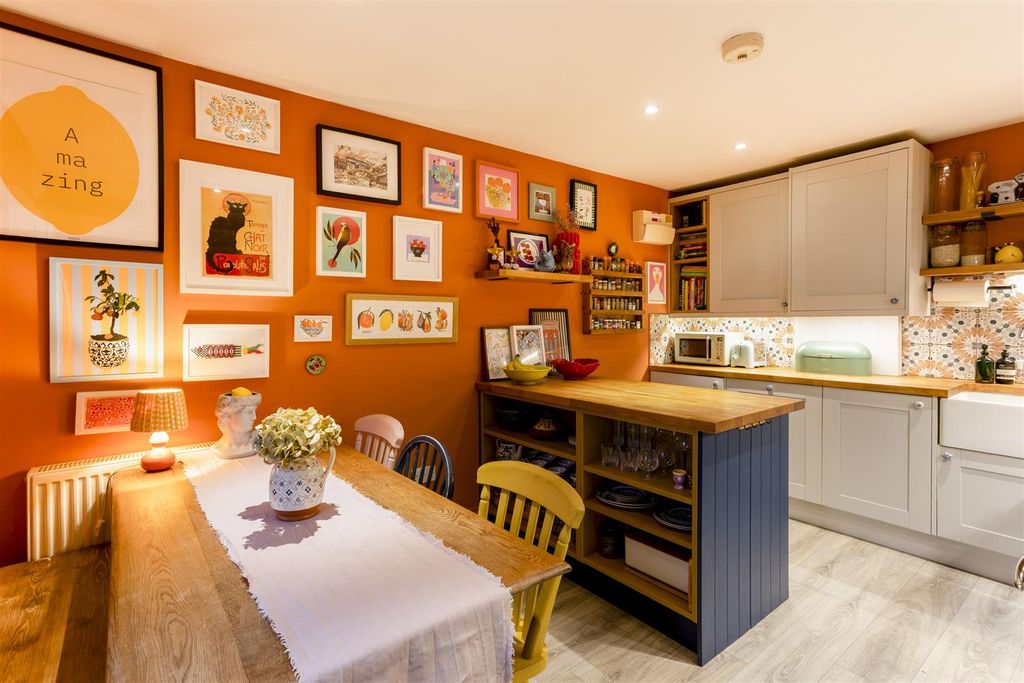 Property photo 3 of 40 18_Waverley_Street__12.Jpg