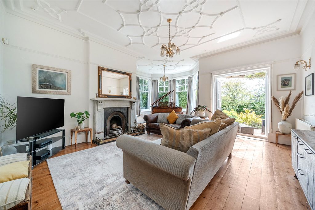 Property photo 2 of 17 Sitting Room