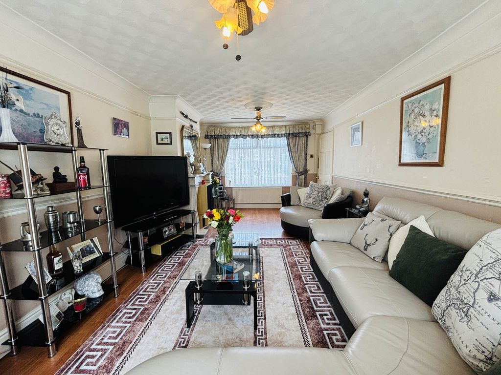 Property photo 2 of 11